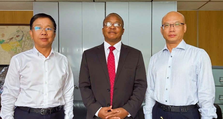 集團董事長王平衛(wèi)拜會津巴布韋新任礦業(yè)部長波萊特&middot;坎巴穆拉